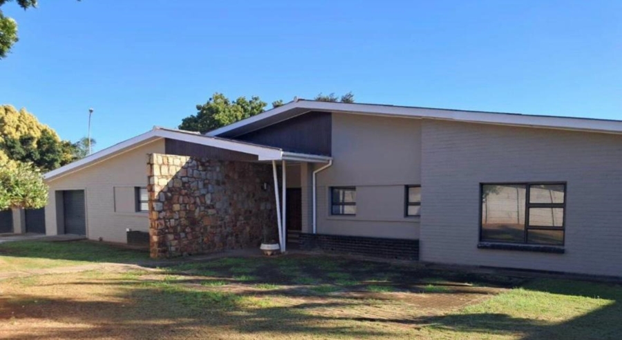 4 Bedroom Property for Sale in Bothasrus Eastern Cape